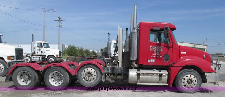 image for item H1145 2006 Freightliner Columbia semi truck