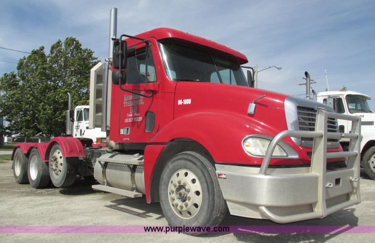 image for item H1145 2006 Freightliner Columbia semi truck