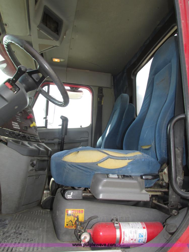 image for item H1145 2006 Freightliner Columbia semi truck