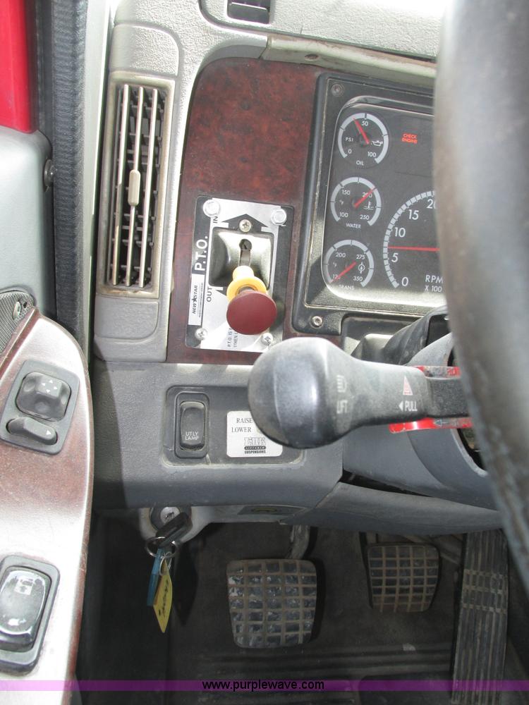 image for item H1145 2006 Freightliner Columbia semi truck