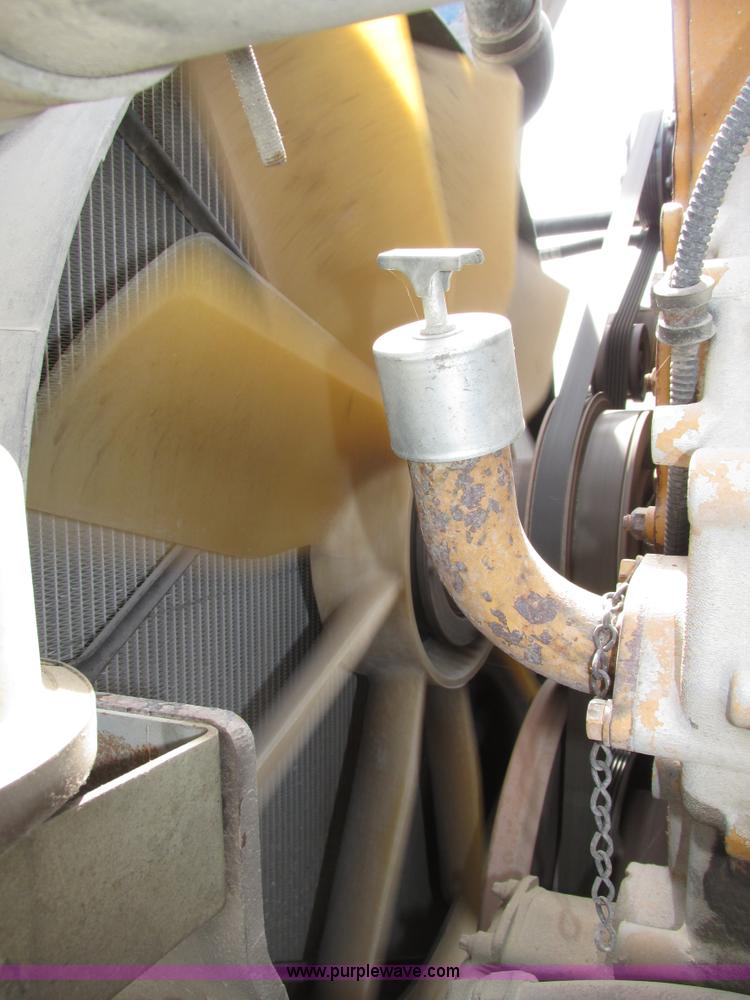 image for item H1145 2006 Freightliner Columbia semi truck