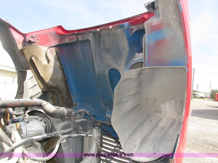 image for item H1145 2006 Freightliner Columbia semi truck