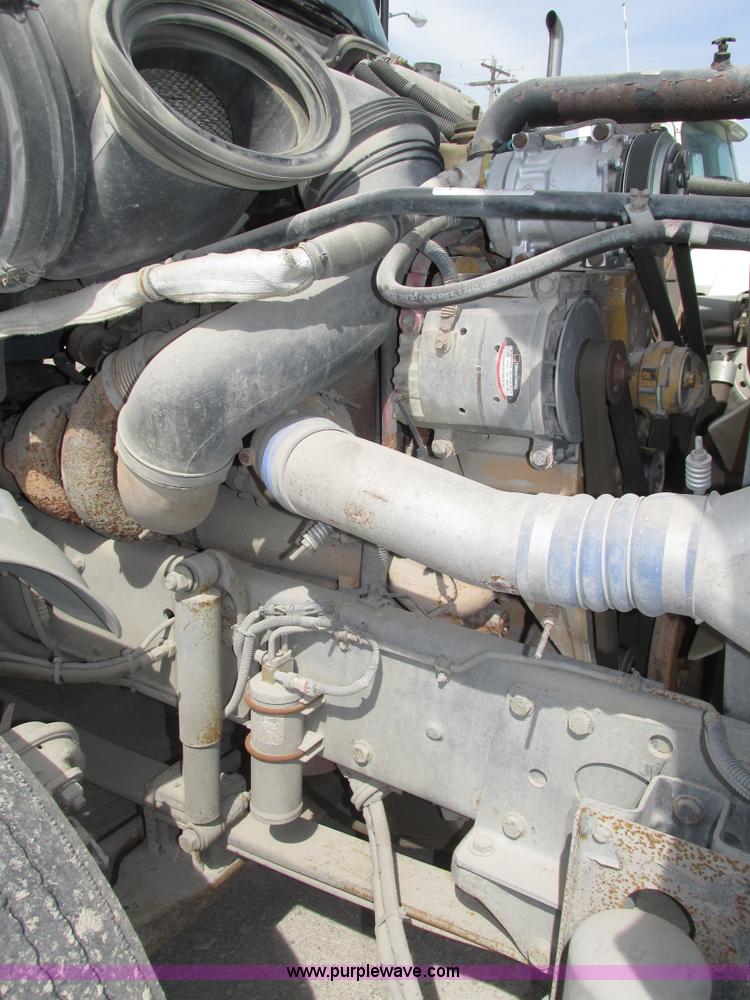 image for item H1145 2006 Freightliner Columbia semi truck