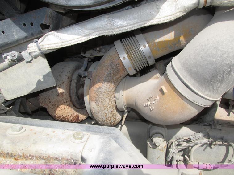 image for item H1145 2006 Freightliner Columbia semi truck