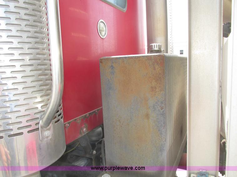 image for item H1145 2006 Freightliner Columbia semi truck