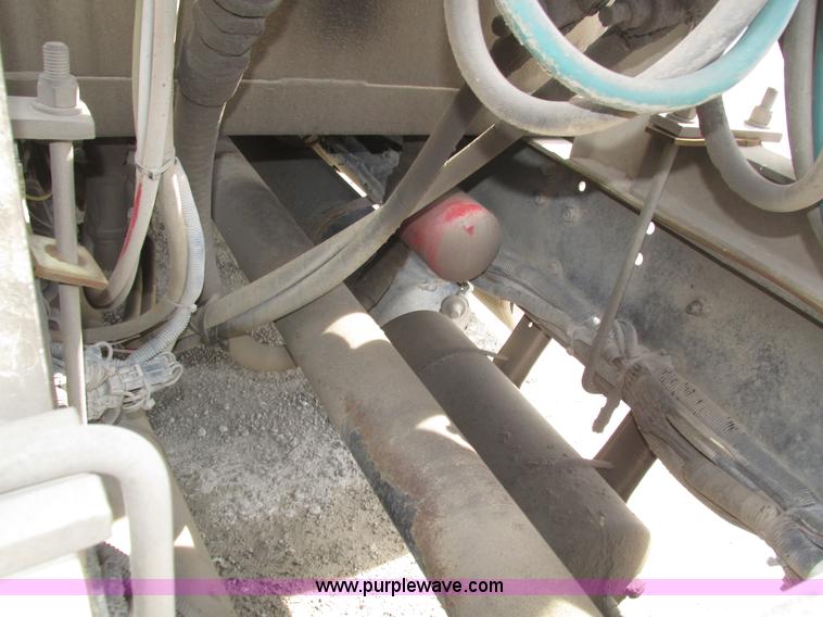 image for item H1145 2006 Freightliner Columbia semi truck