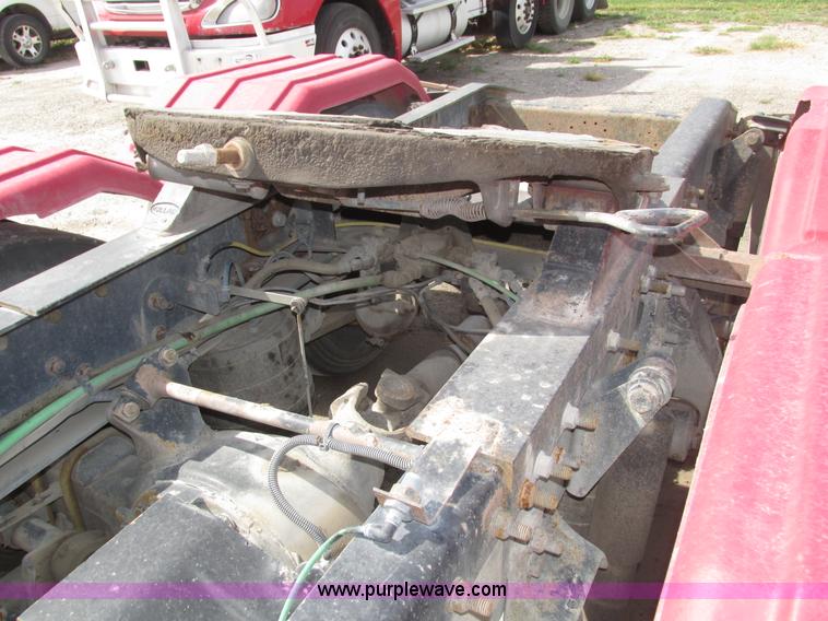 image for item H1145 2006 Freightliner Columbia semi truck