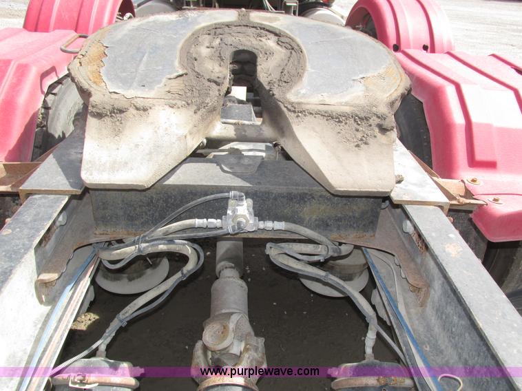 image for item H1145 2006 Freightliner Columbia semi truck