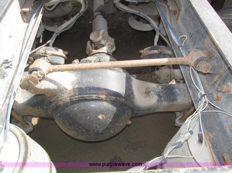 image for item H1145 2006 Freightliner Columbia semi truck