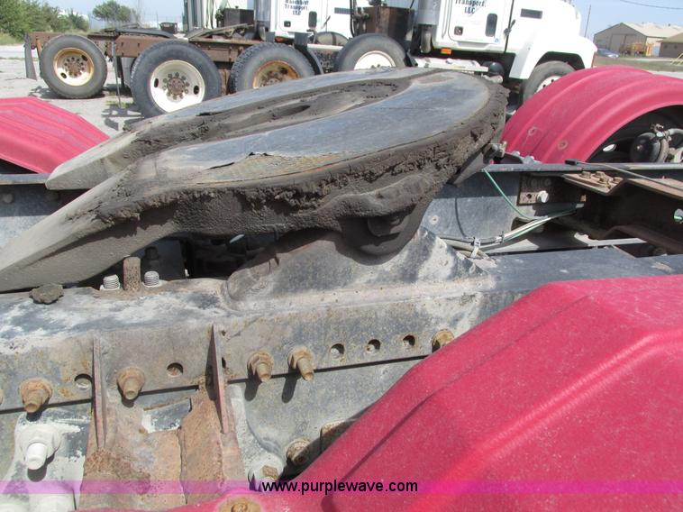 image for item H1145 2006 Freightliner Columbia semi truck