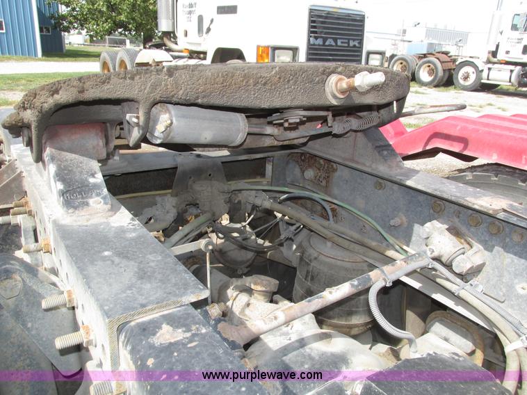 image for item H1145 2006 Freightliner Columbia semi truck