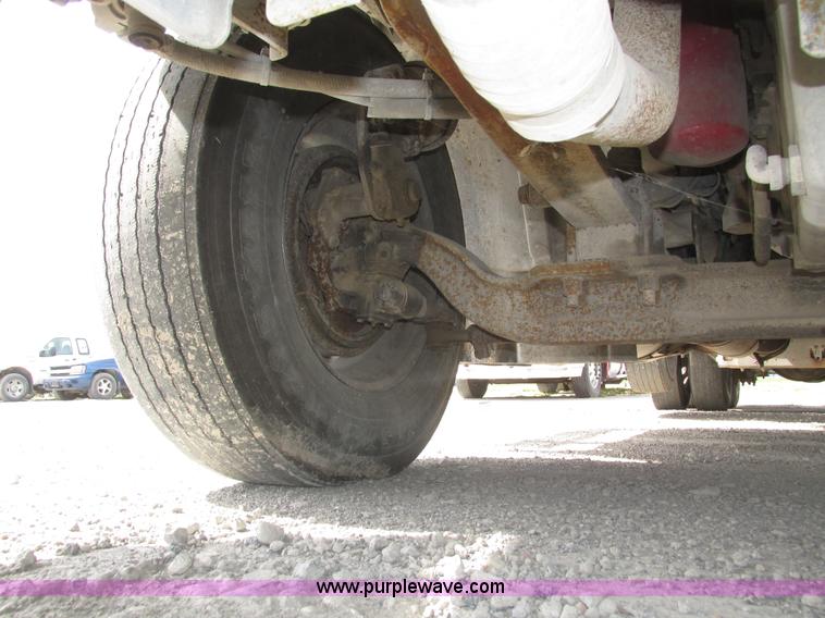 image for item H1145 2006 Freightliner Columbia semi truck