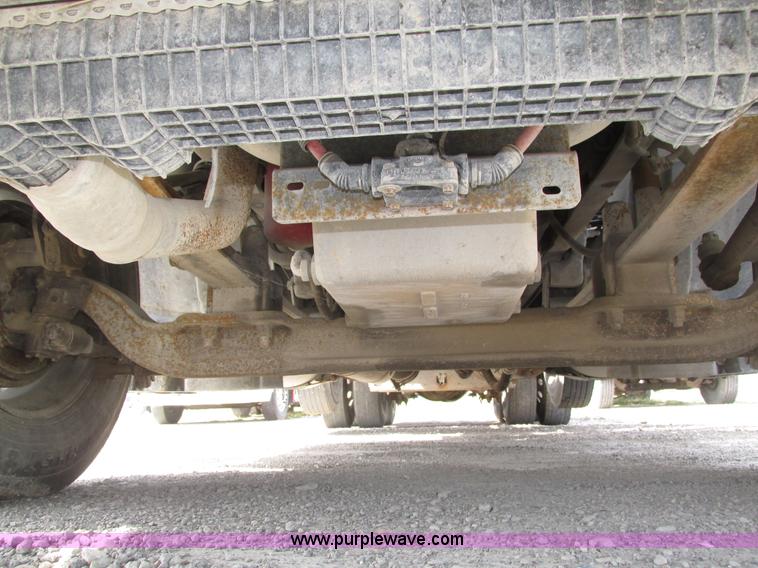 image for item H1145 2006 Freightliner Columbia semi truck