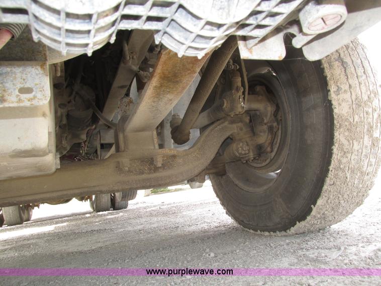 image for item H1145 2006 Freightliner Columbia semi truck