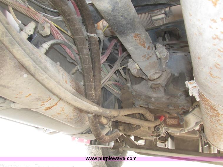 image for item H1145 2006 Freightliner Columbia semi truck