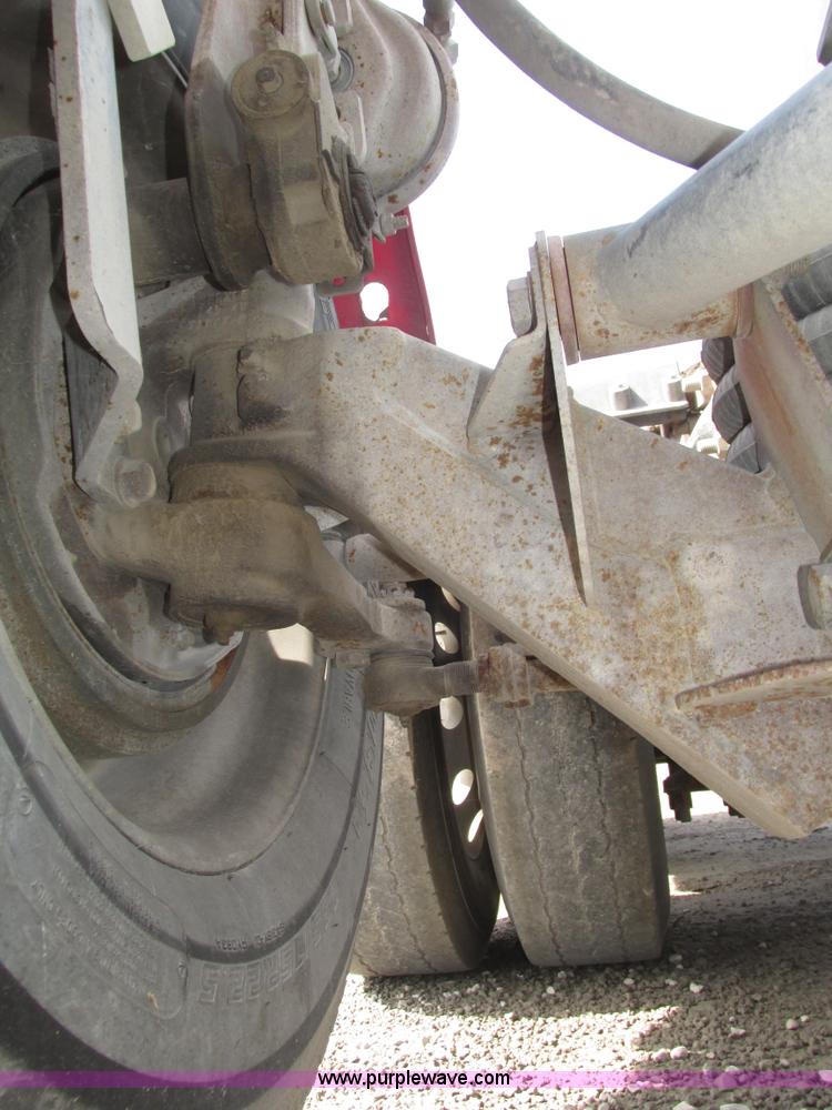 image for item H1145 2006 Freightliner Columbia semi truck