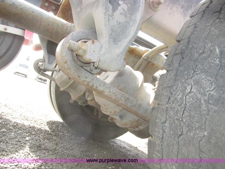 image for item H1145 2006 Freightliner Columbia semi truck