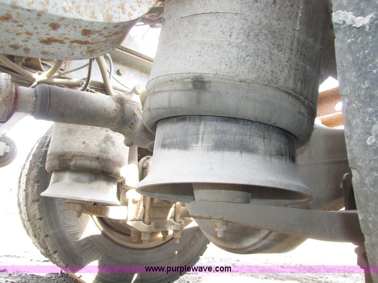 image for item H1145 2006 Freightliner Columbia semi truck