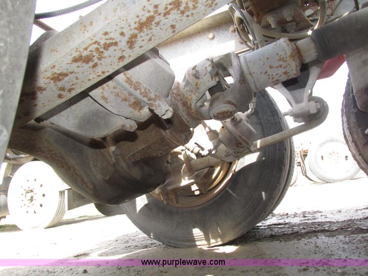 image for item H1145 2006 Freightliner Columbia semi truck