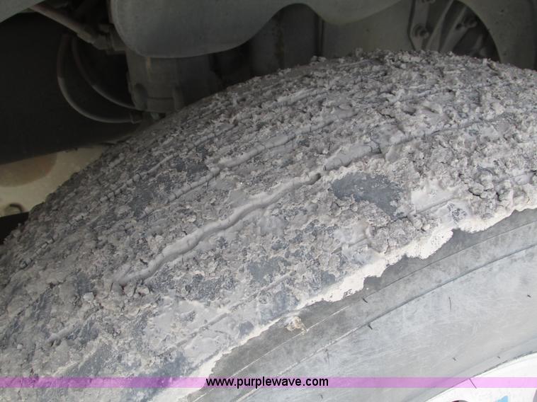 image for item H1145 2006 Freightliner Columbia semi truck