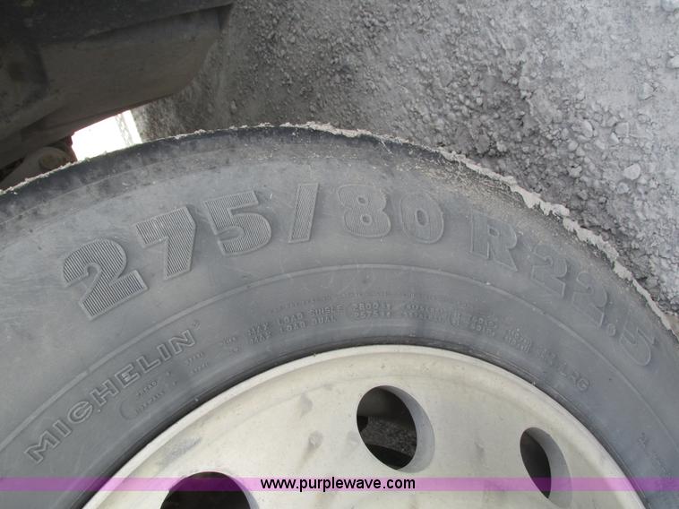 image for item H1145 2006 Freightliner Columbia semi truck