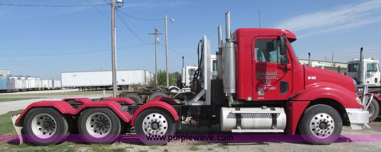 image for item H1146 2006 Freightliner Columbia semi truck