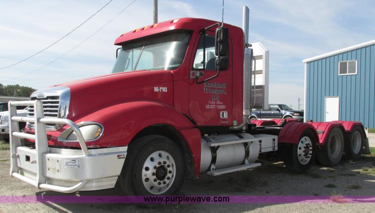 image for item H1146 2006 Freightliner Columbia semi truck