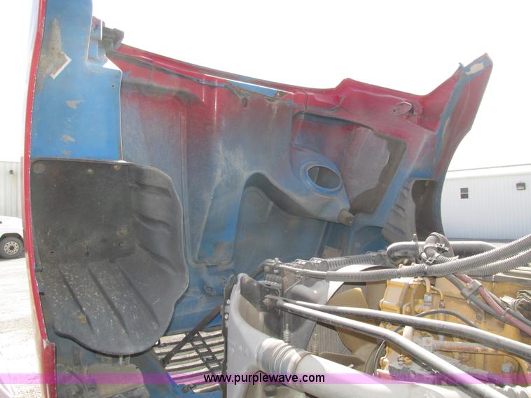 image for item H1146 2006 Freightliner Columbia semi truck