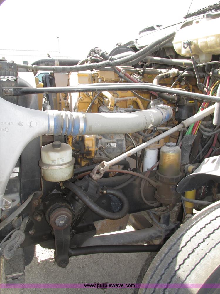 image for item H1146 2006 Freightliner Columbia semi truck