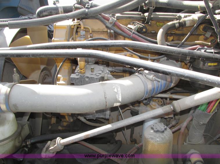 image for item H1146 2006 Freightliner Columbia semi truck