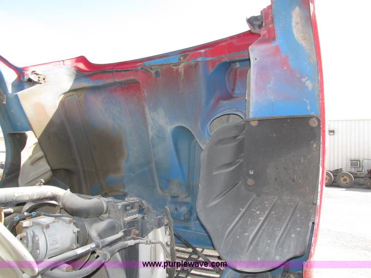 image for item H1146 2006 Freightliner Columbia semi truck