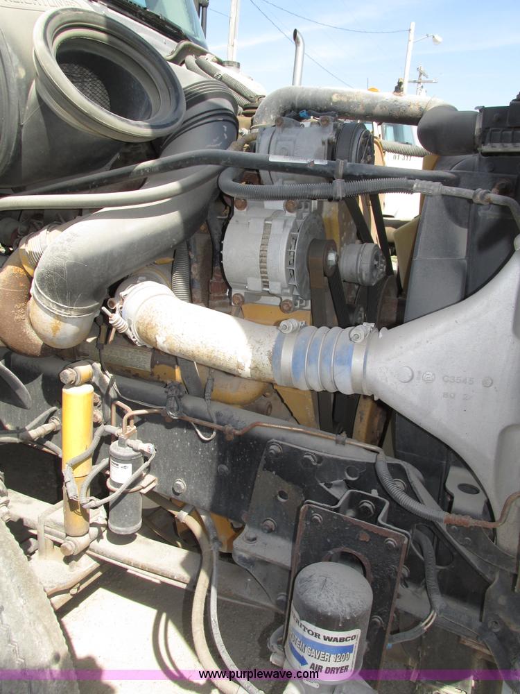 image for item H1146 2006 Freightliner Columbia semi truck