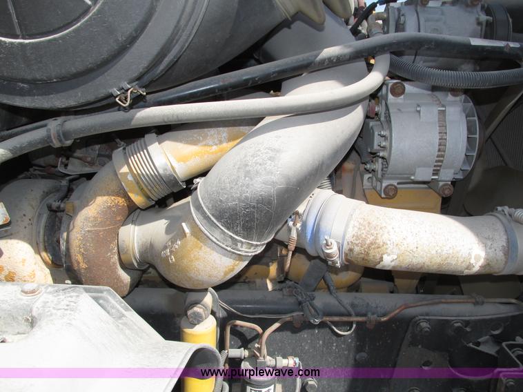 image for item H1146 2006 Freightliner Columbia semi truck