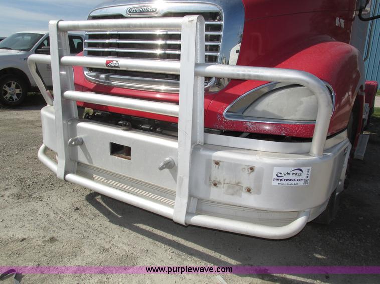 image for item H1146 2006 Freightliner Columbia semi truck