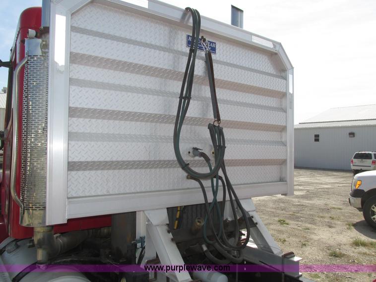 image for item H1146 2006 Freightliner Columbia semi truck