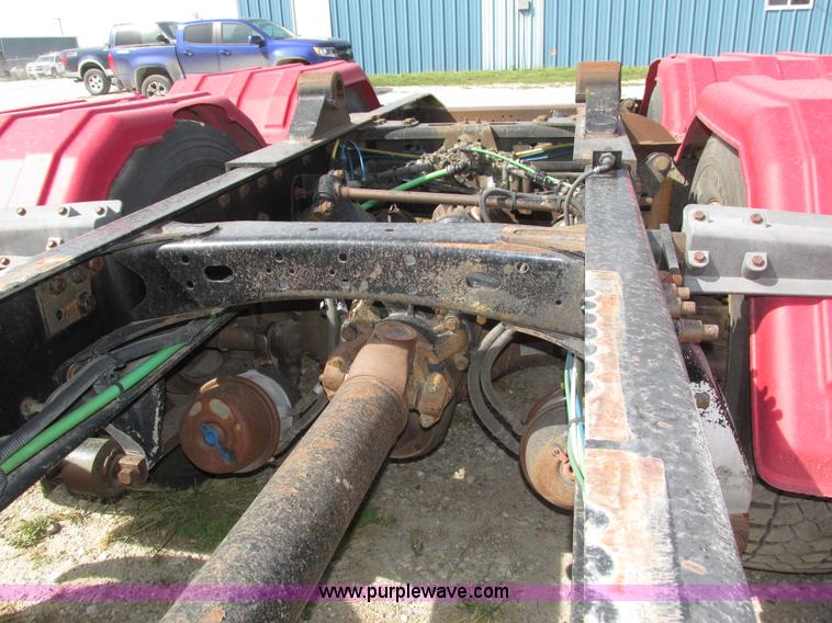 image for item H1146 2006 Freightliner Columbia semi truck