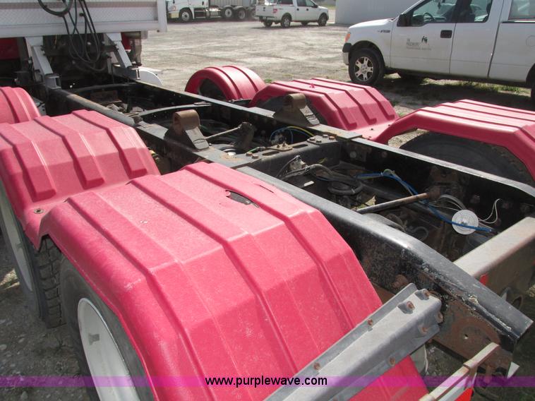 image for item H1146 2006 Freightliner Columbia semi truck