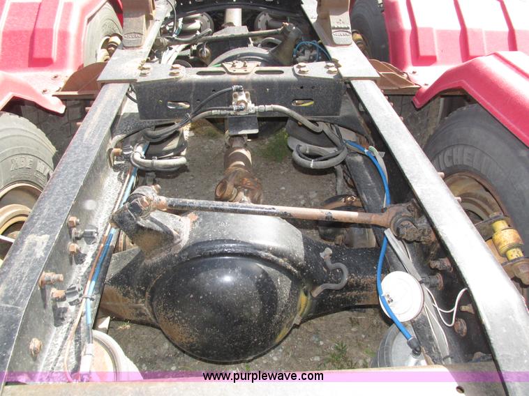 image for item H1146 2006 Freightliner Columbia semi truck