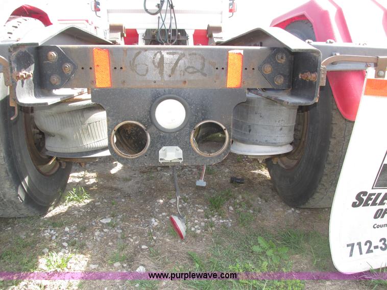 image for item H1146 2006 Freightliner Columbia semi truck