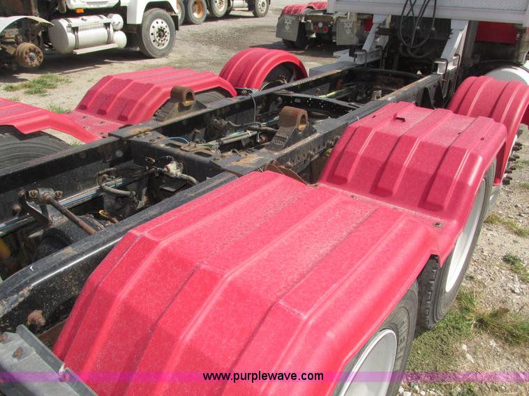 image for item H1146 2006 Freightliner Columbia semi truck