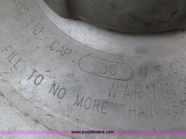 image for item H1146 2006 Freightliner Columbia semi truck