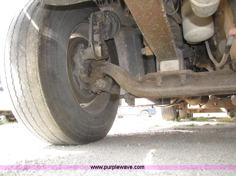 image for item H1146 2006 Freightliner Columbia semi truck