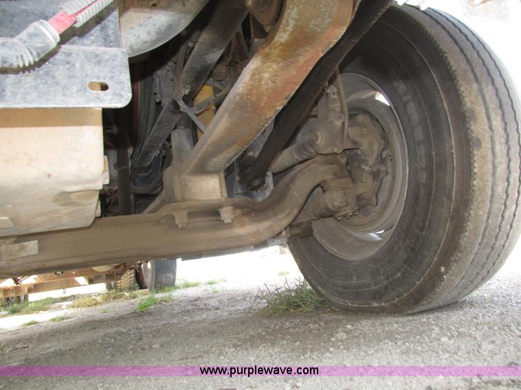 image for item H1146 2006 Freightliner Columbia semi truck