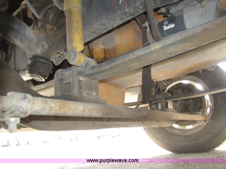 image for item H1146 2006 Freightliner Columbia semi truck