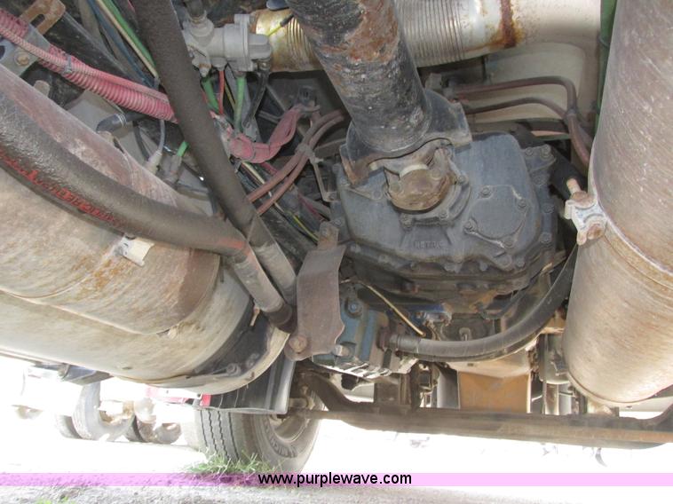 image for item H1146 2006 Freightliner Columbia semi truck