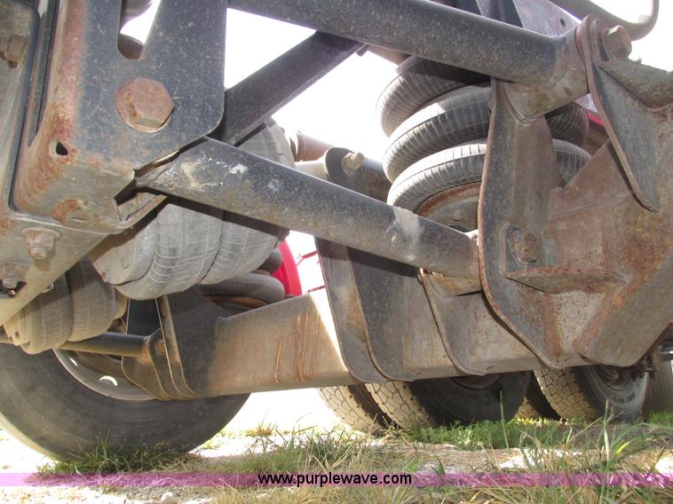 image for item H1146 2006 Freightliner Columbia semi truck