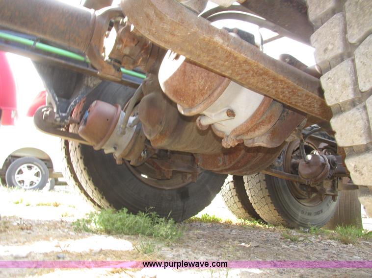 image for item H1146 2006 Freightliner Columbia semi truck