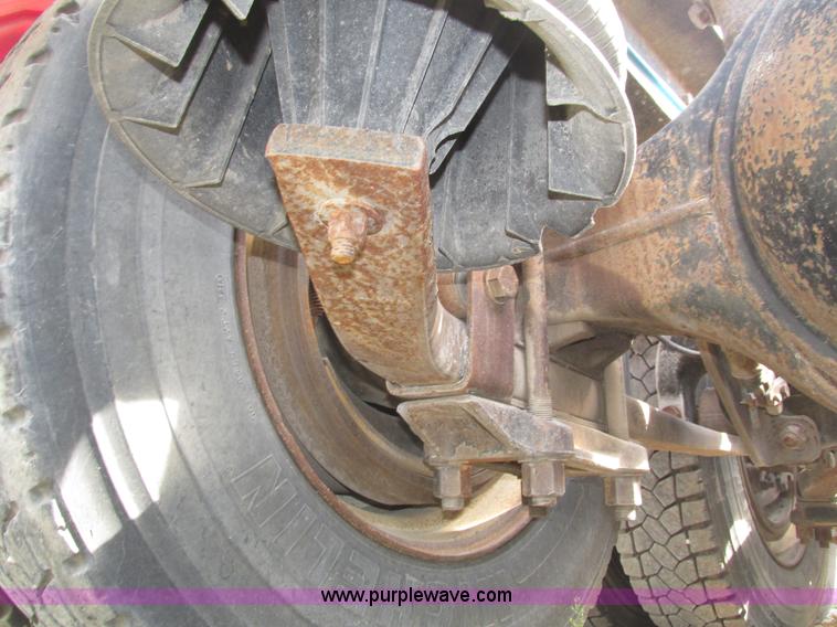 image for item H1146 2006 Freightliner Columbia semi truck