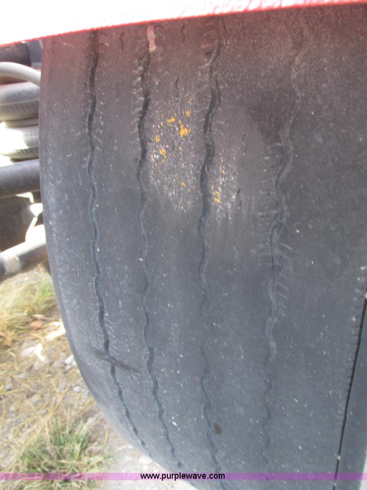 image for item H1146 2006 Freightliner Columbia semi truck