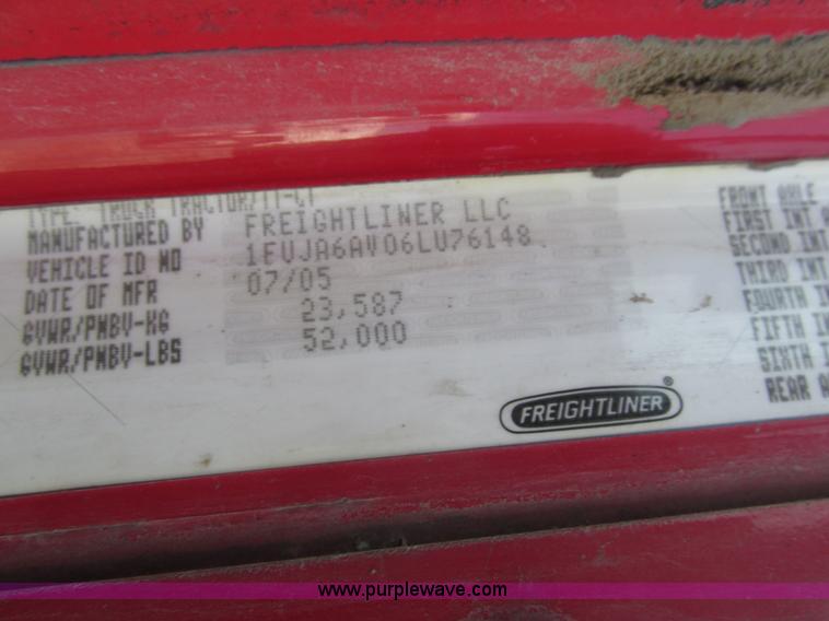 image for item H1146 2006 Freightliner Columbia semi truck